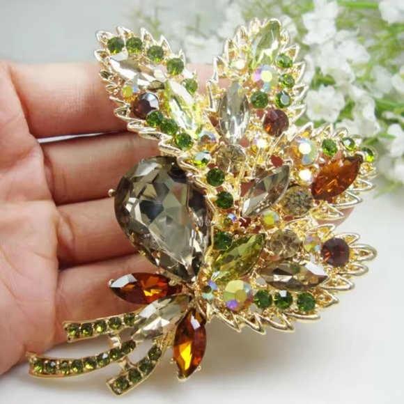 Large Sparkling Leaf Brooch – Gold Tone, Green & Brown Crystals - Picture 5 of 7